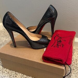 CHRISTIAN LOUBOUTIN Banana Suede 140 peep toe